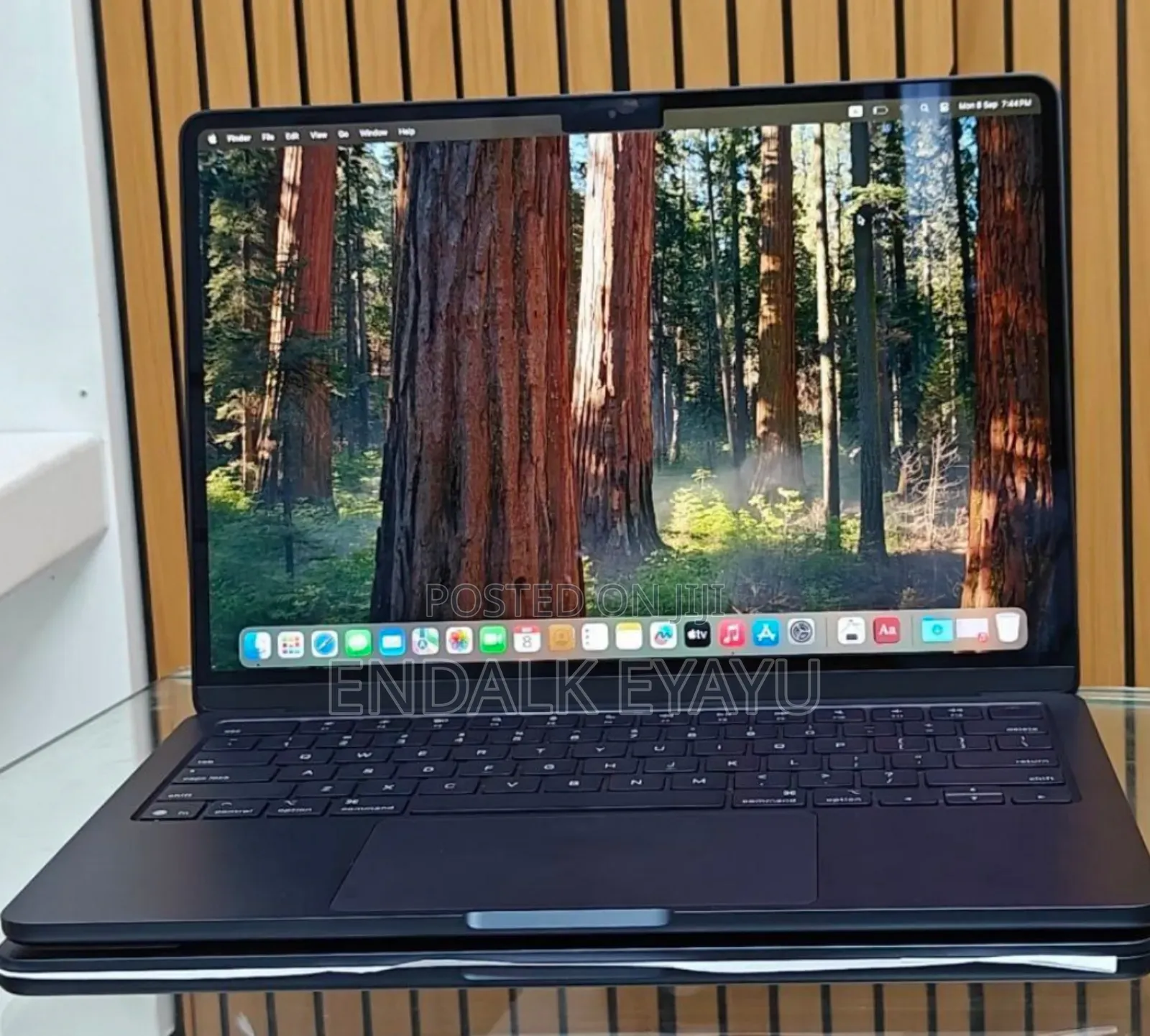 New Laptop Apple MacBook Air 2025 M4 13-Inch 16GB Apple M4 SSD 256GB