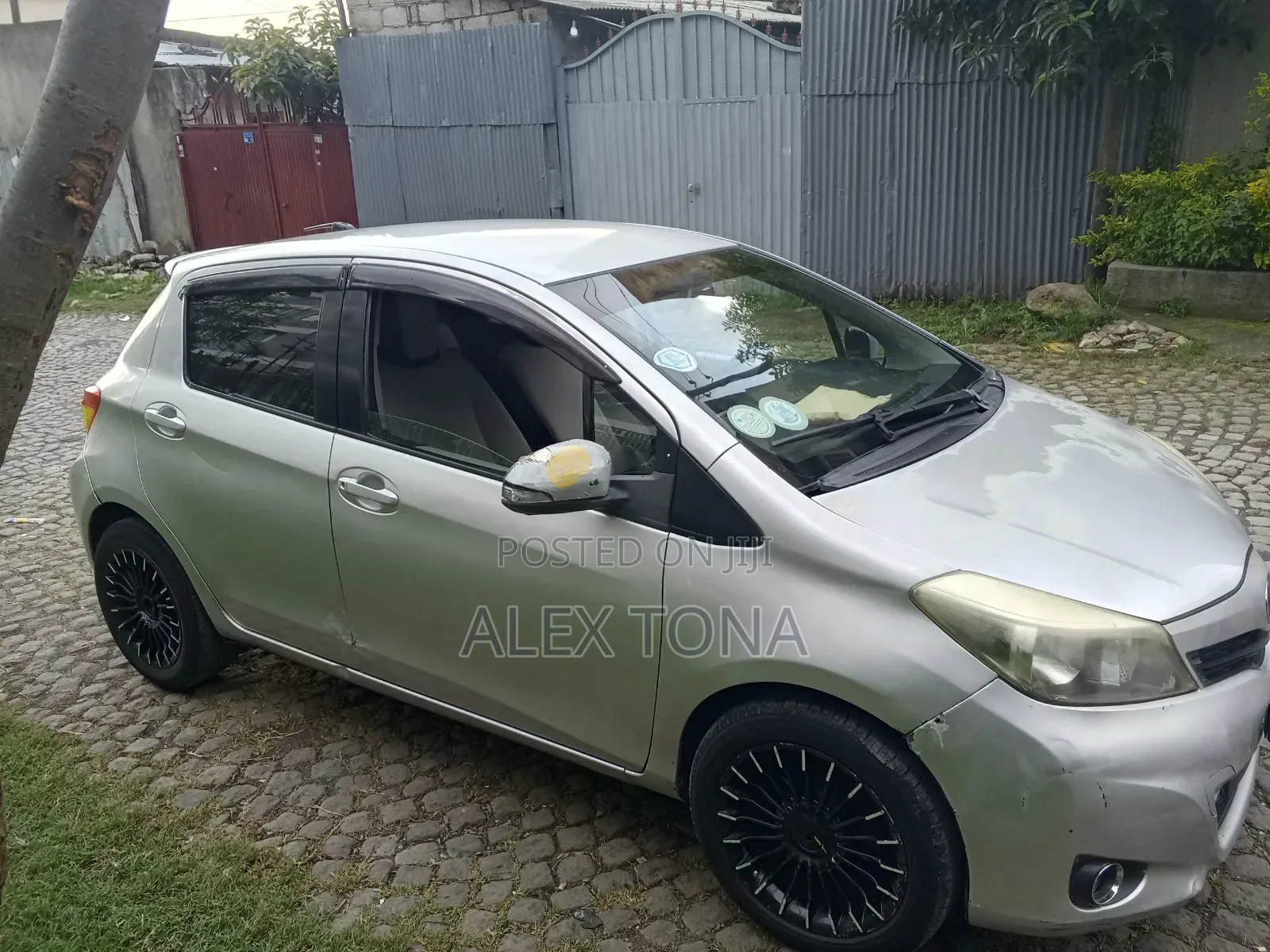 Toyota Yaris 2012 Silver