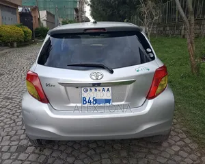 Toyota Yaris 2012 Silver