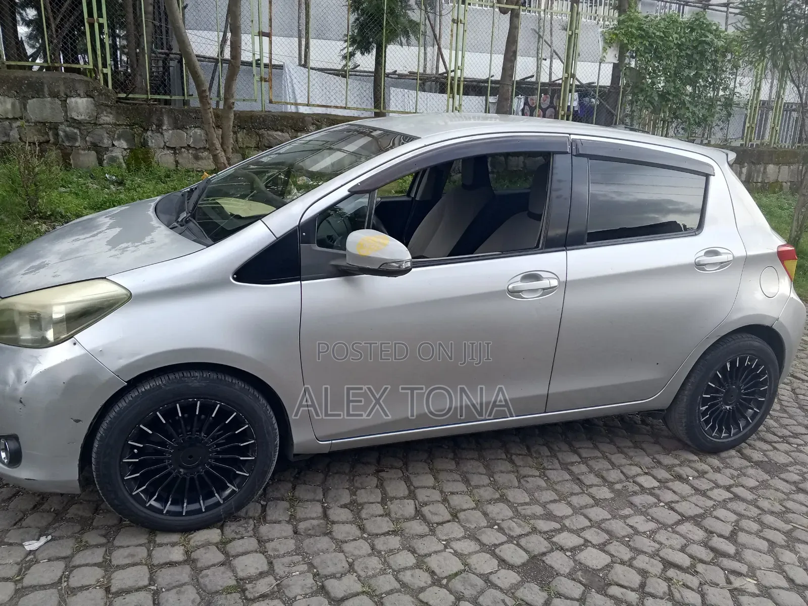 Toyota Yaris 2012 Silver