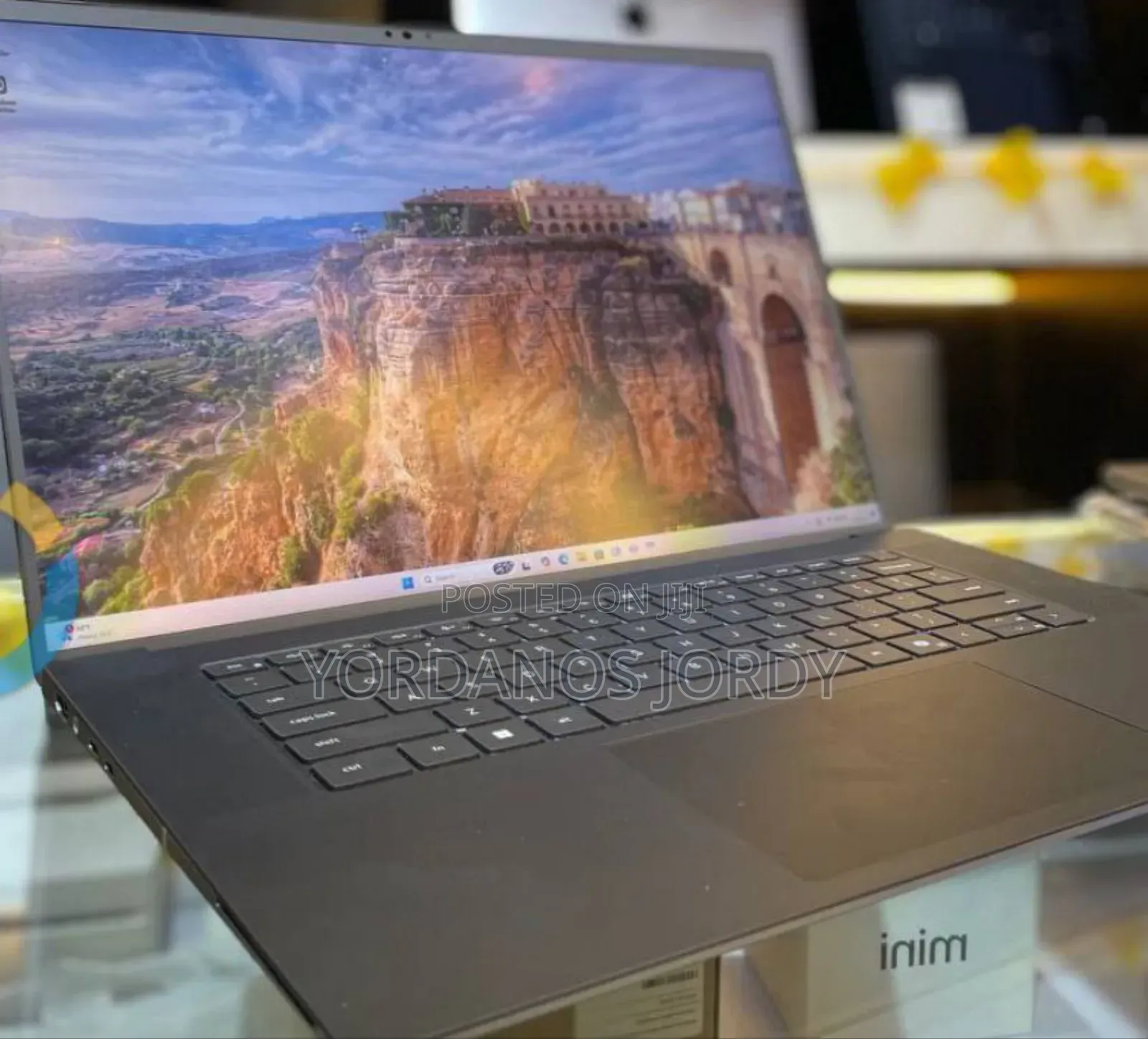 New Laptop Dell Precision 5690 32GB Intel Core Ultra 7 SSD 1T