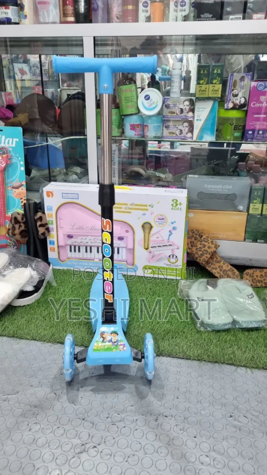 Christmas Decoration Kids Scooter With Extra Wide Deck, Foot Activated