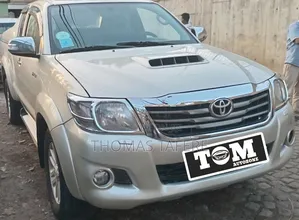Photo - Toyota Hilux 2014 Beige