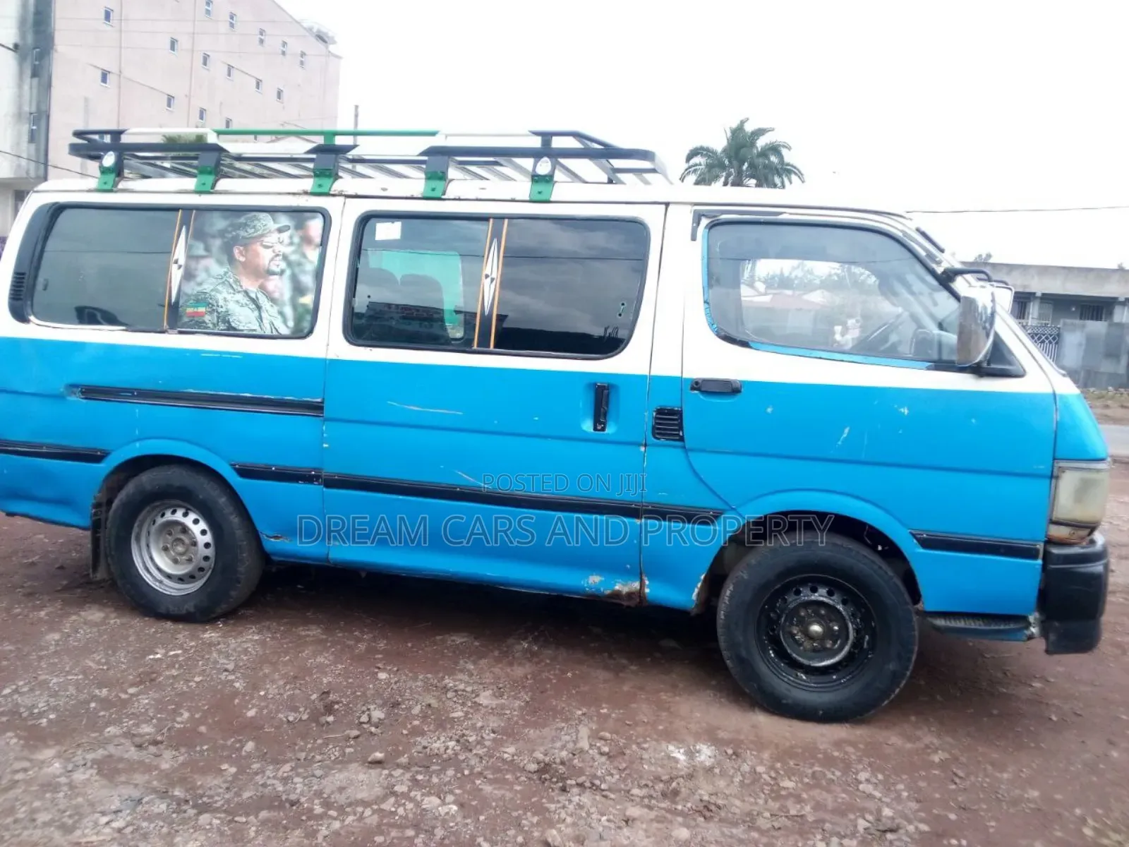 Toyota HiAce 2002 Blue