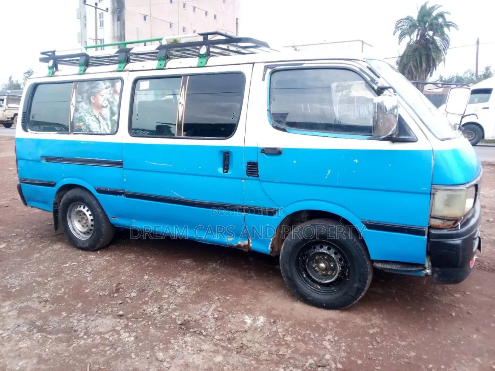 Toyota HiAce 2002 Blue