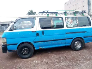 Toyota HiAce 2002 Blue
