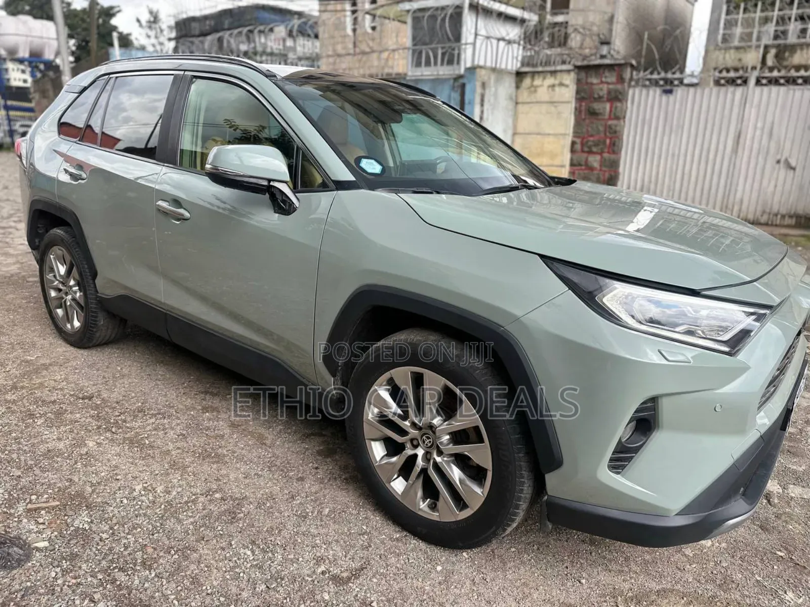 Toyota RAV4 LE 2021 Green
