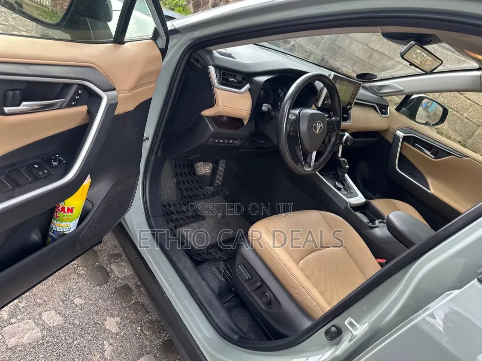 Toyota RAV4 LE 2021 Green