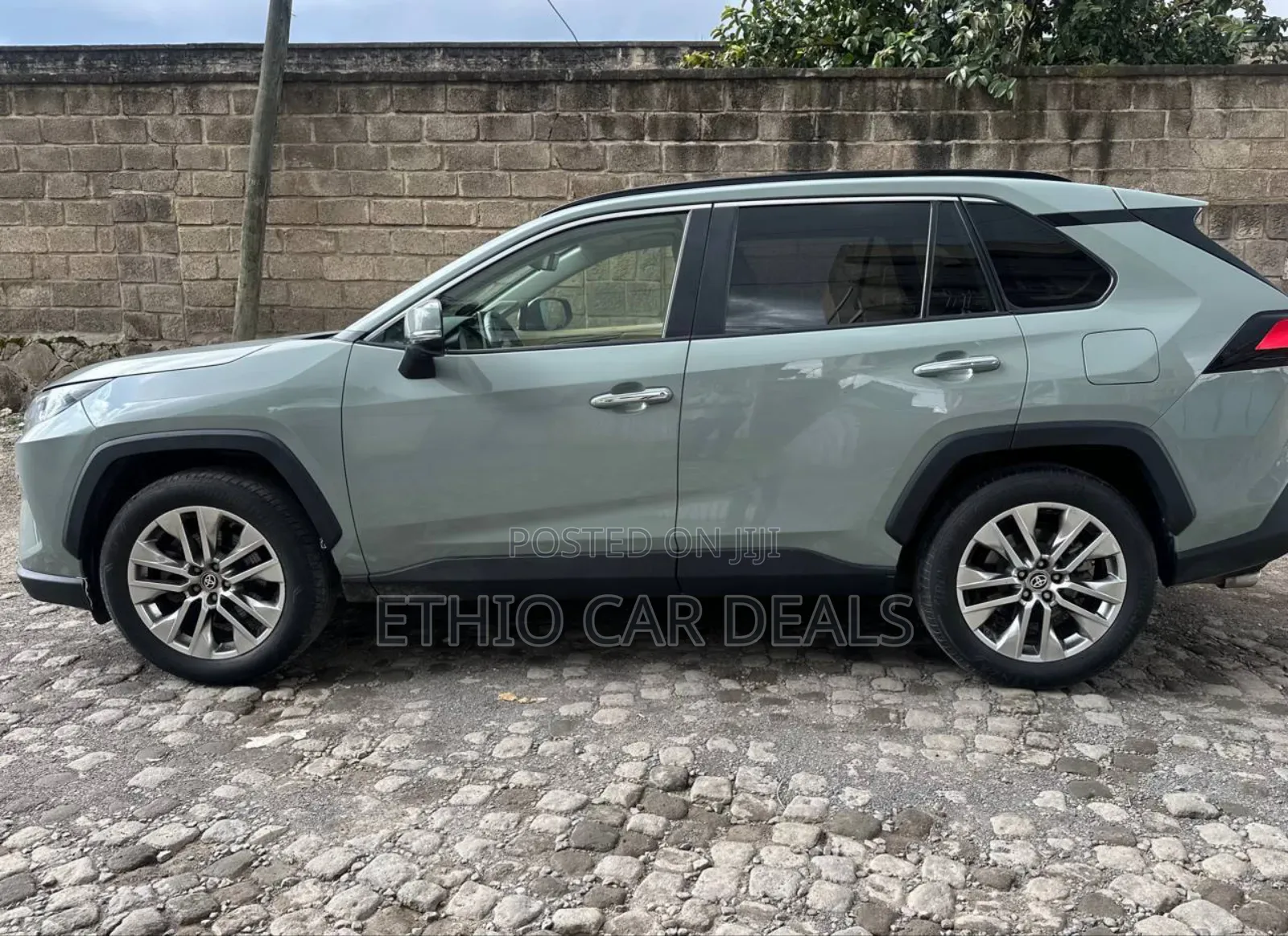 Toyota RAV4 LE 2021 Green
