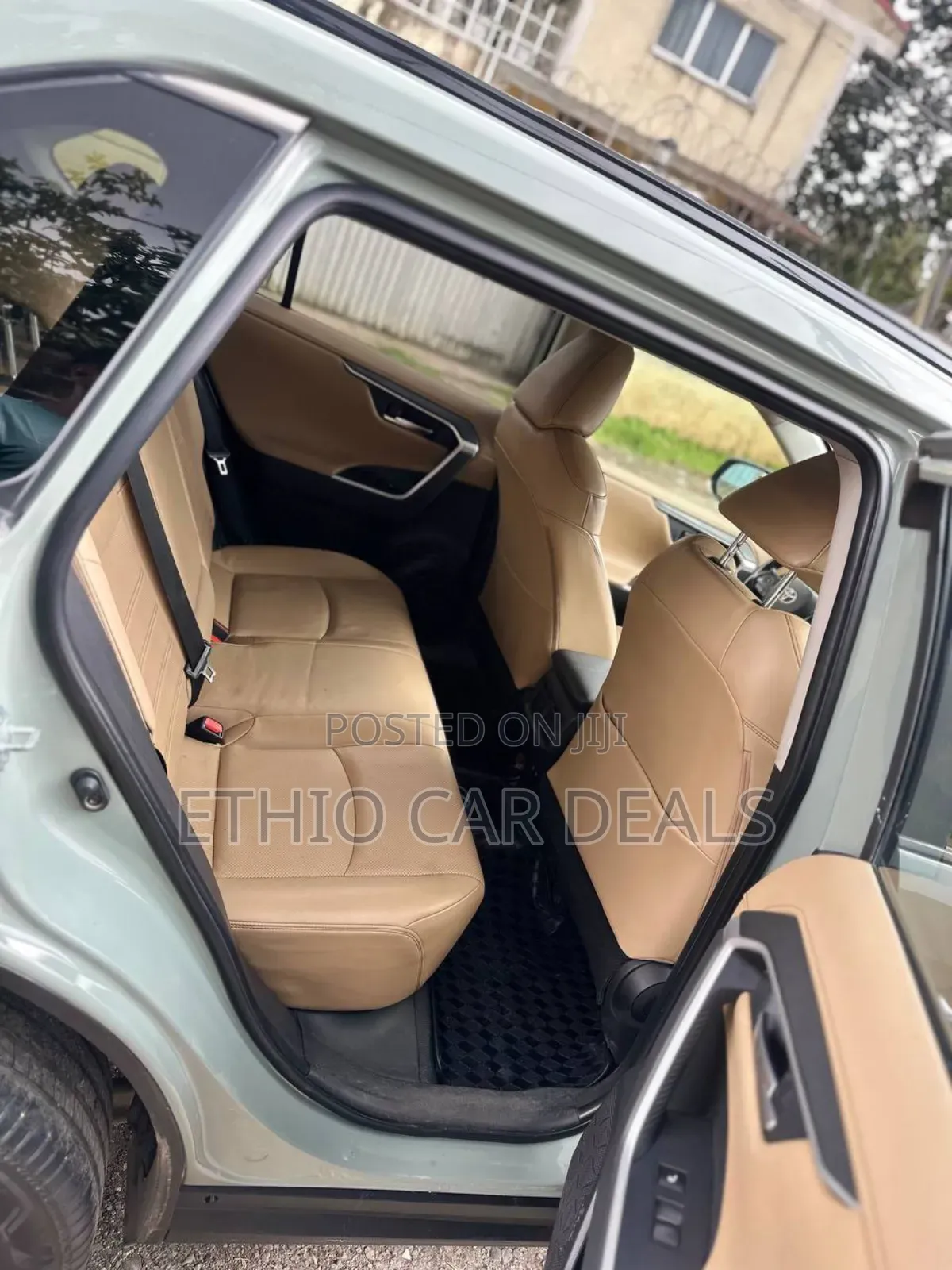 Toyota RAV4 LE 2021 Green