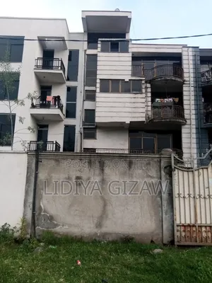 5bdrm House in Akaky Kaliti for sale