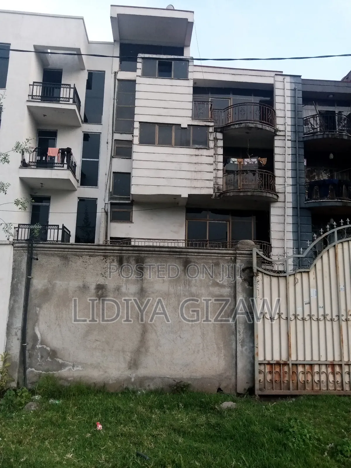 5bdrm House in Akaky Kaliti for sale