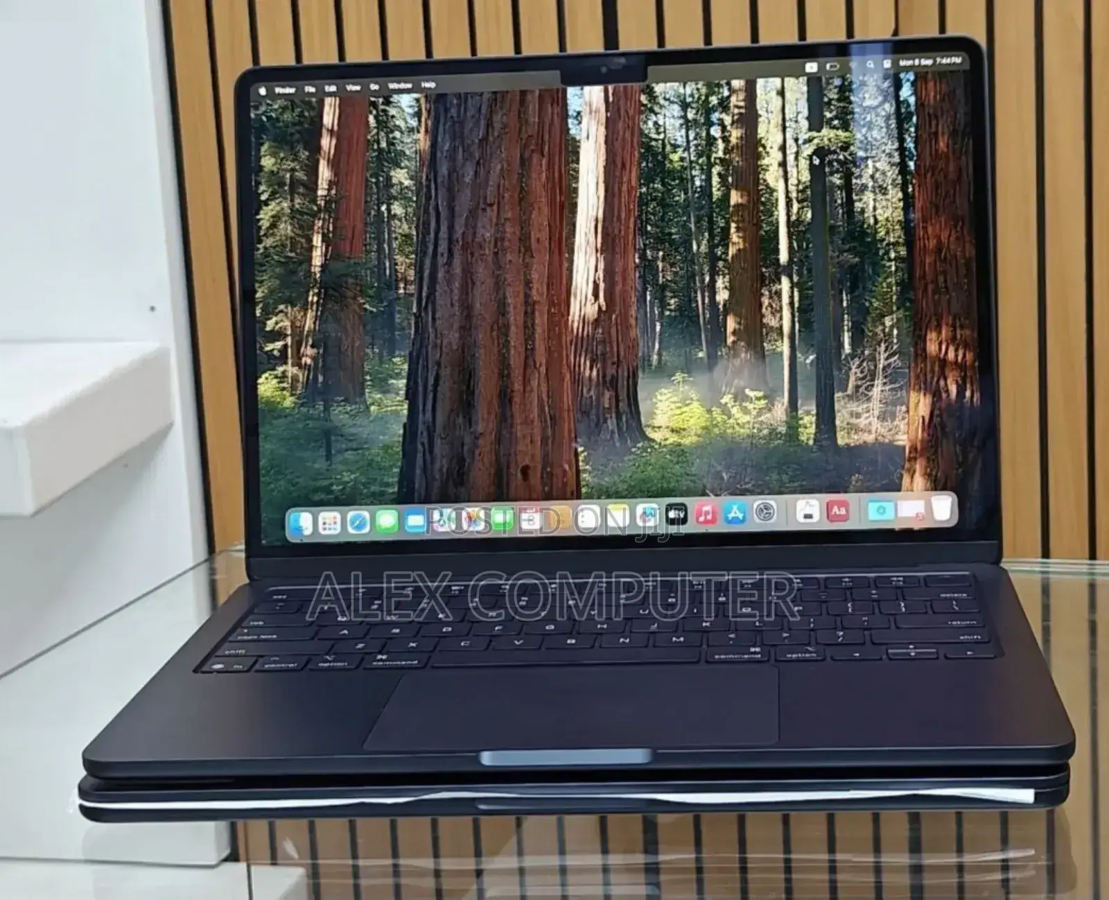 New Laptop Apple MacBook Air 2025 M4 13-Inch 16GB Apple M4 SSD 256GB