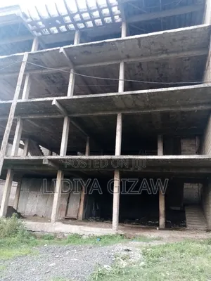 5bdrm House in Akaky Kaliti for sale