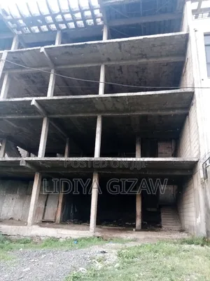 5bdrm House in Akaky Kaliti for sale