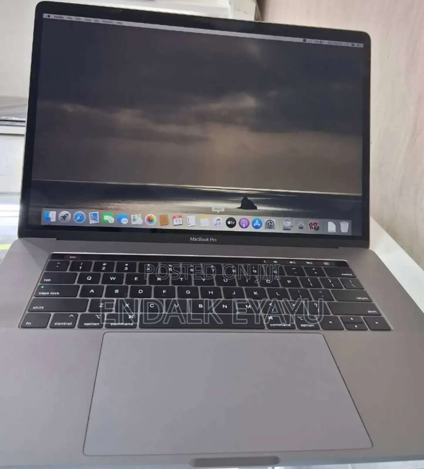New Laptop Apple MacBook Pro 2019 32GB Intel Core i9 SSD 512GB