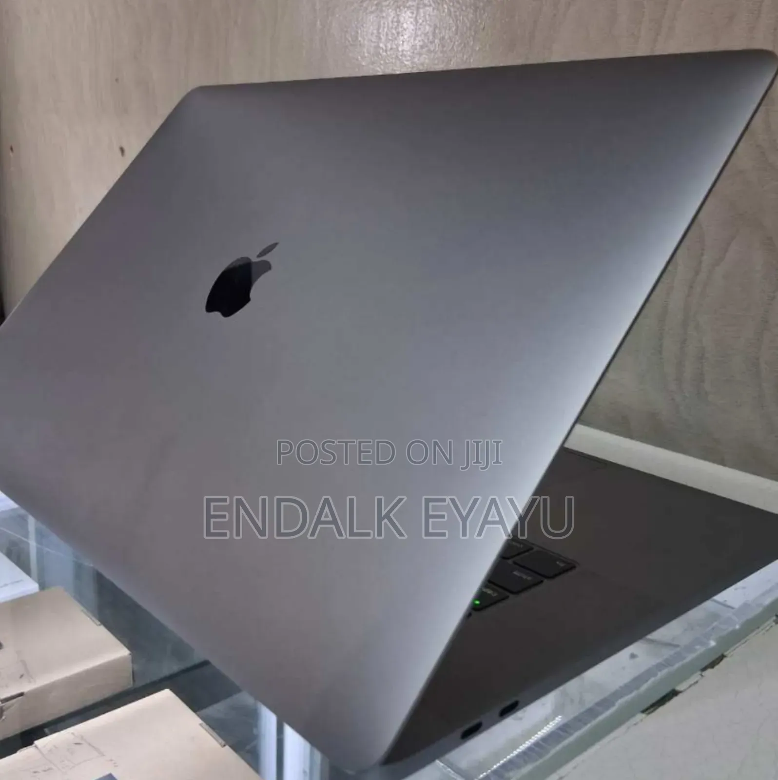 New Laptop Apple MacBook Pro 2019 32GB Intel Core i9 SSD 512GB