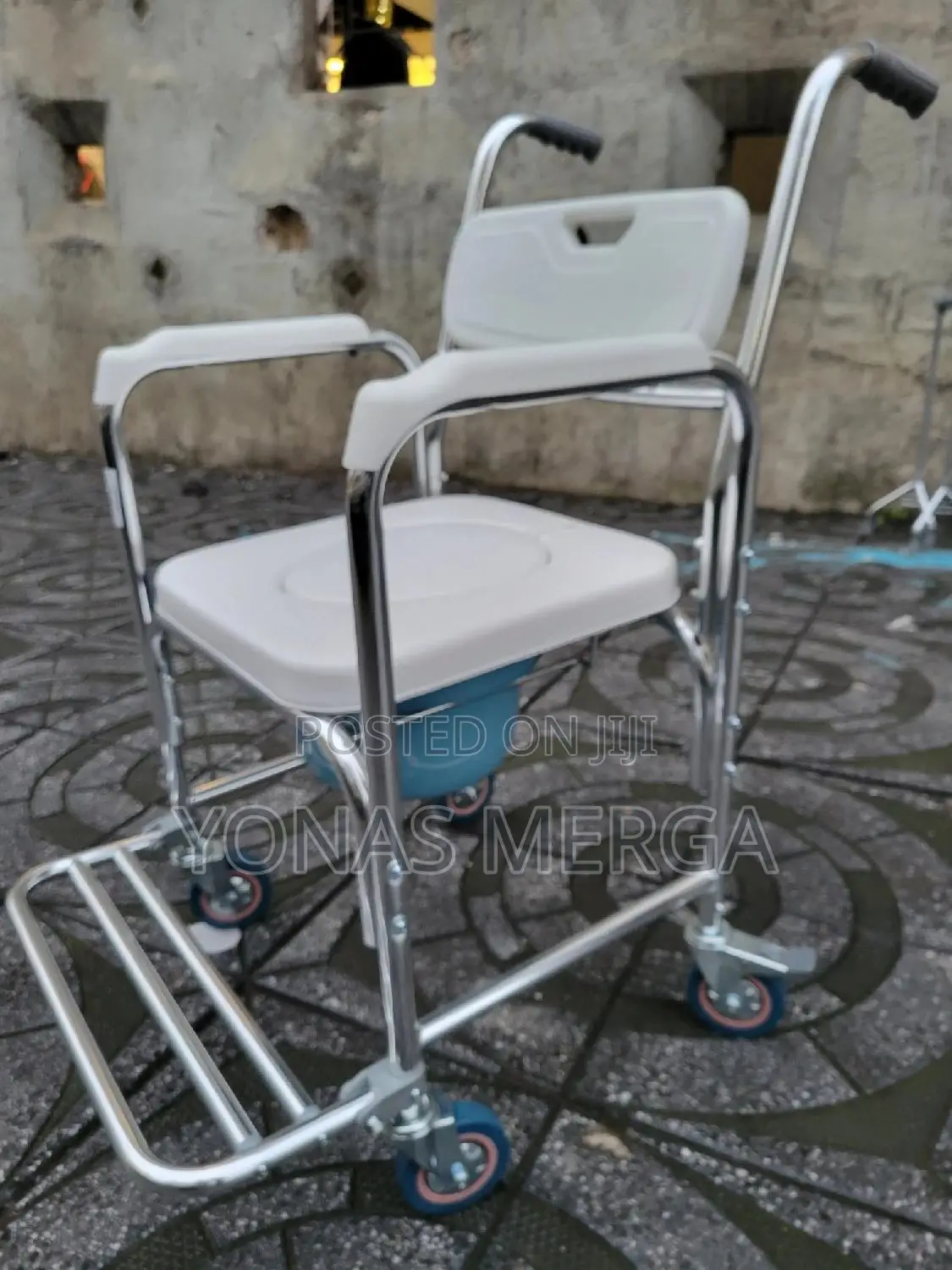 3 in 1 Commode Chair 願፶toilet Chair፤聊materials Used Are Easy to Clean