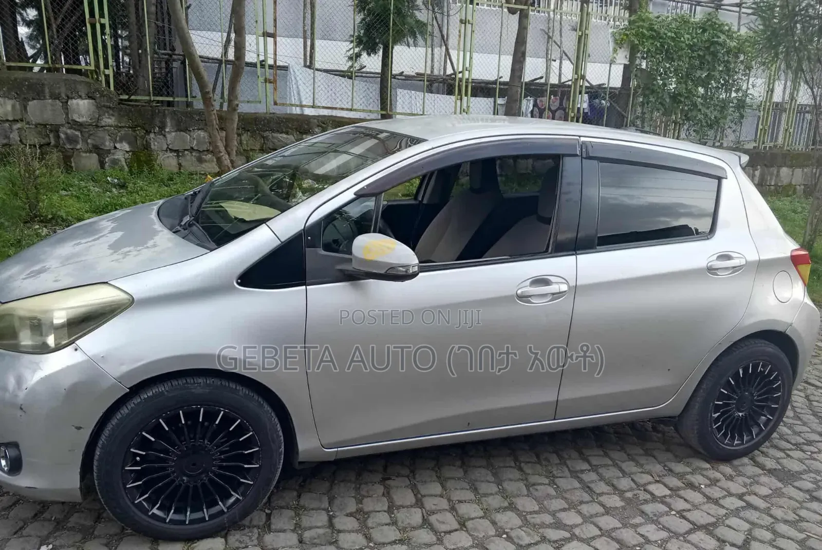 Toyota Yaris 2012 Silver