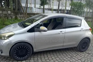 Toyota Yaris 2012 Silver