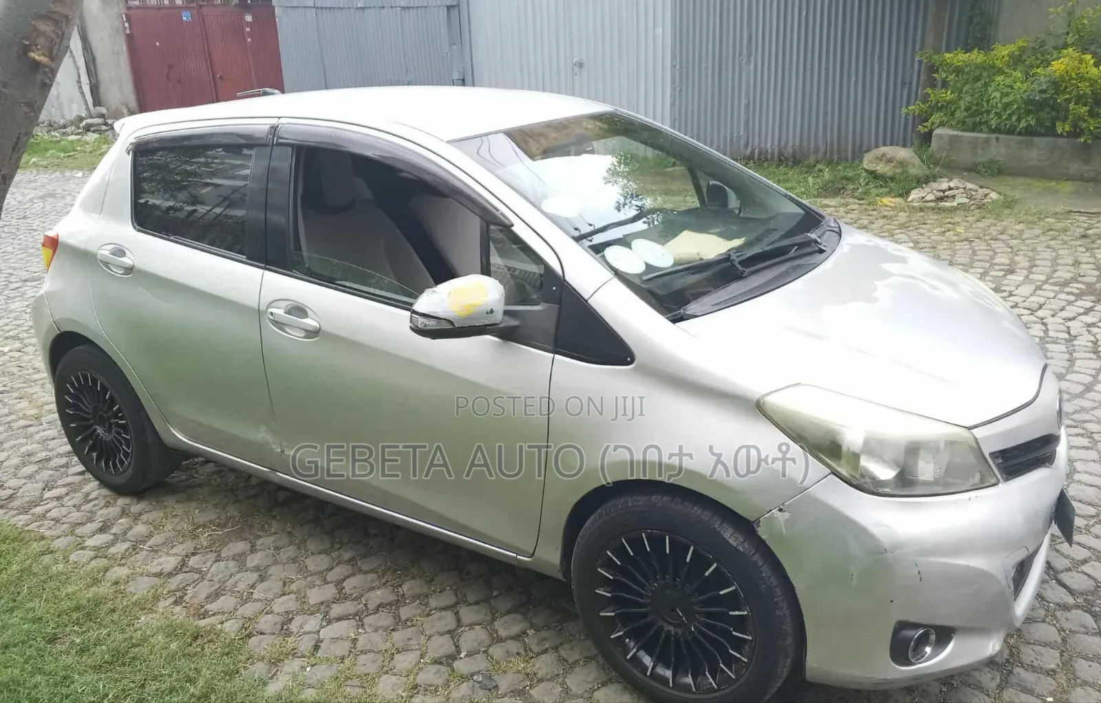 Toyota Yaris 2012 Silver