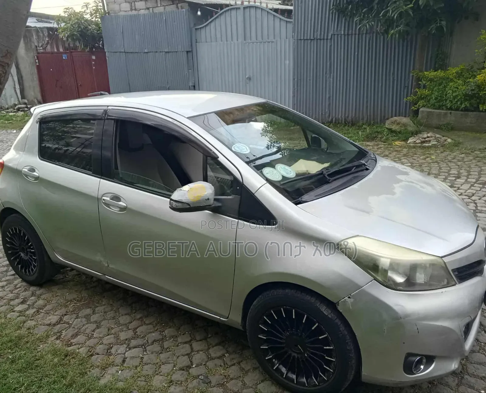 Toyota Yaris 2012 Silver