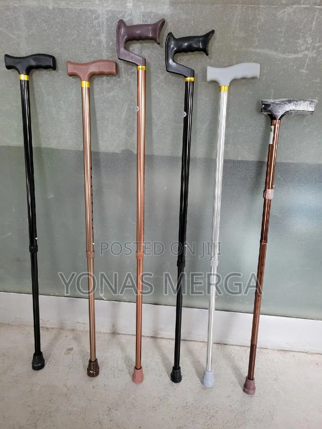 Quadripod Walking Sticks甿፷anti-Slip Effect in Summer, a Warm Feeling