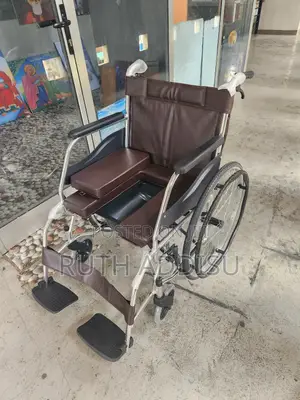 Commode Wheelchair痛哭toilet Wheelchair丸的foldable Poty Wheelchair New