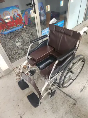 Foldable Commode Wheelchair是在poty Seat Wheelchair希臘wheelchair Medical