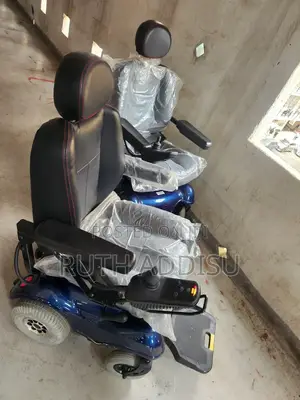 Electrical Wheelchair南部very Strong Rechargeable Battery Wheelchair New