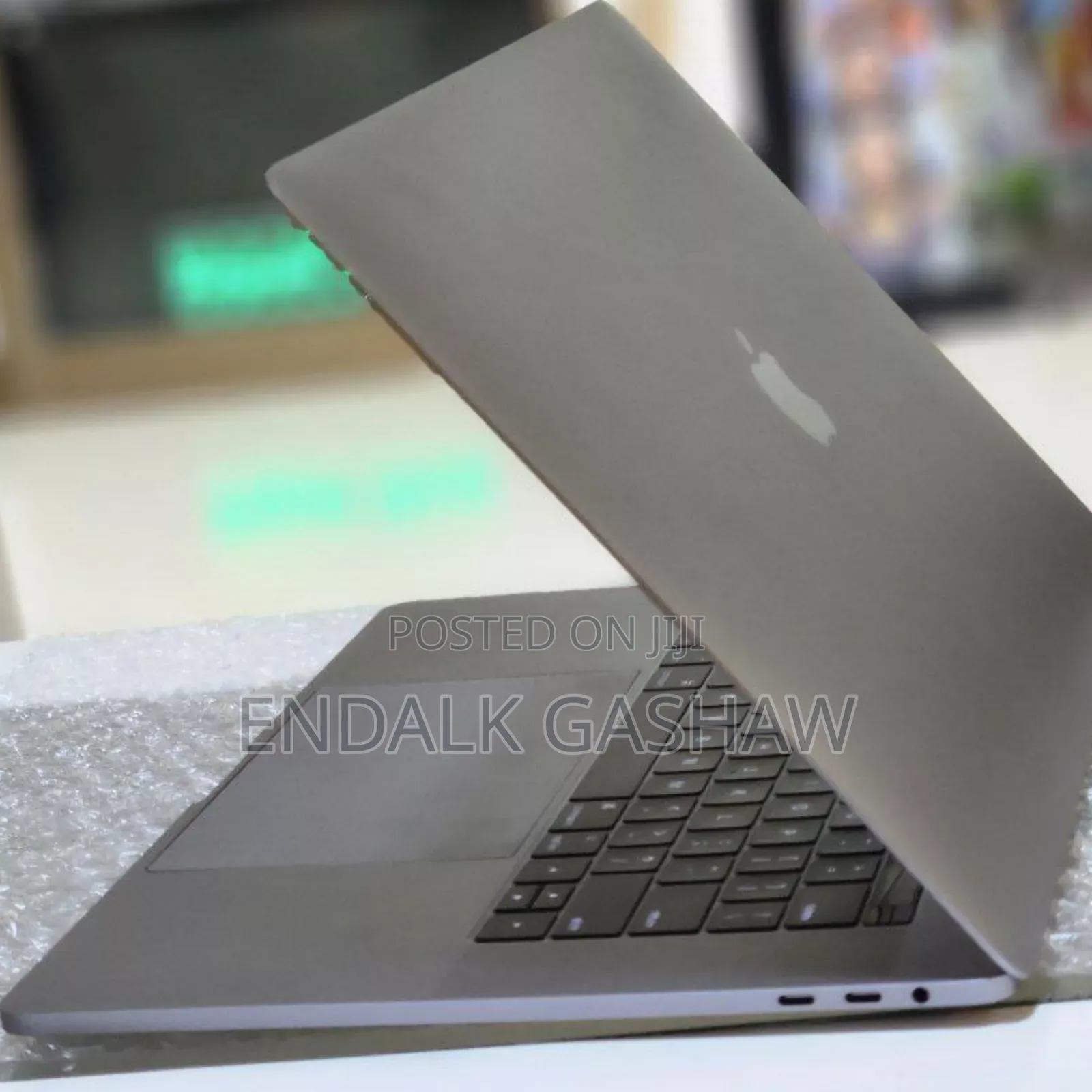 New Laptop Apple MacBook Pro 2017 16GB Intel Core I7 SSD 512GB