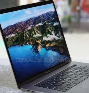 Photo - New Laptop Apple MacBook Pro 2017 16GB Intel Core I7 SSD 512GB