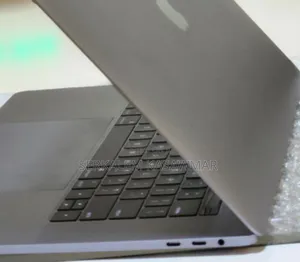 New Laptop Apple MacBook Pro 2017 16GB Intel Core I7 SSD 512GB