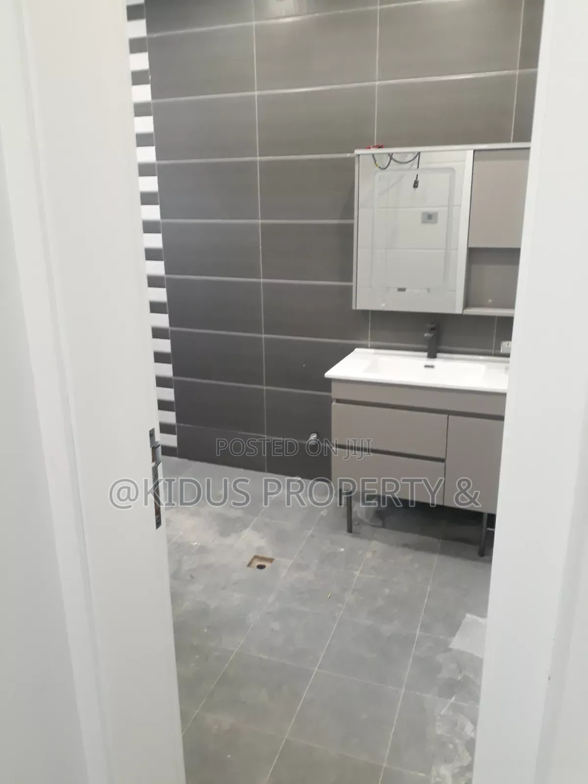 3bdrm Apartment in Lebu, Nifas Silk-Lafto for rent