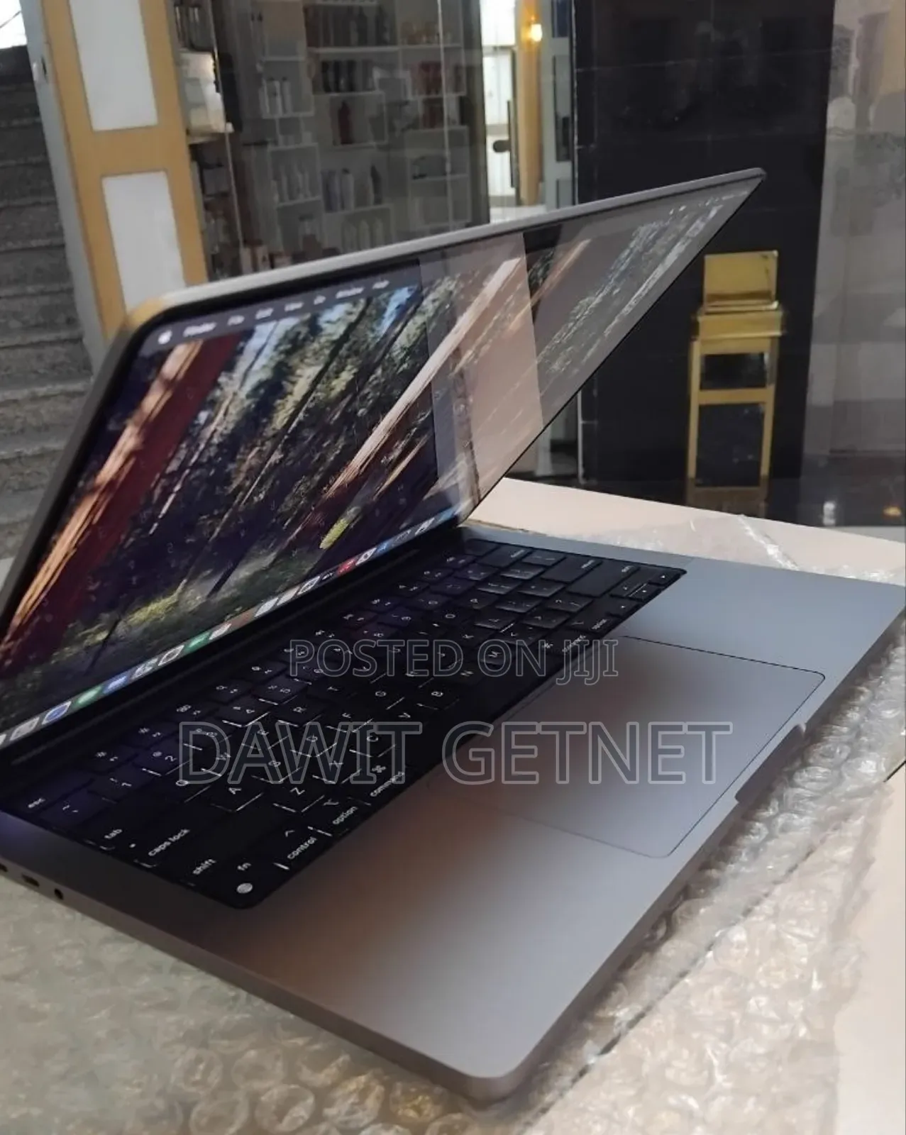 New Laptop Apple MacBook Pro M1 16GB Apple M1 Pro SSD 512GB