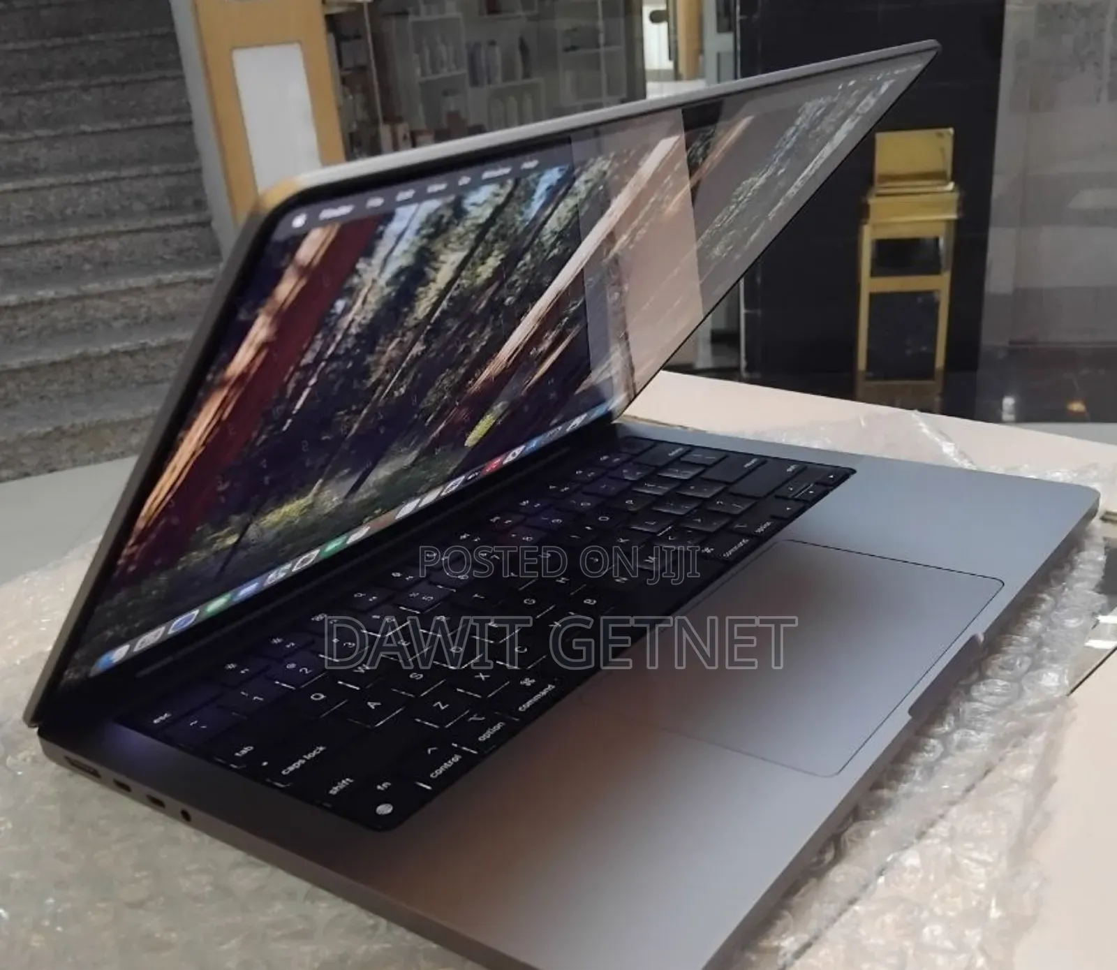 New Laptop Apple MacBook Pro M1 16GB Apple M1 Pro SSD 512GB