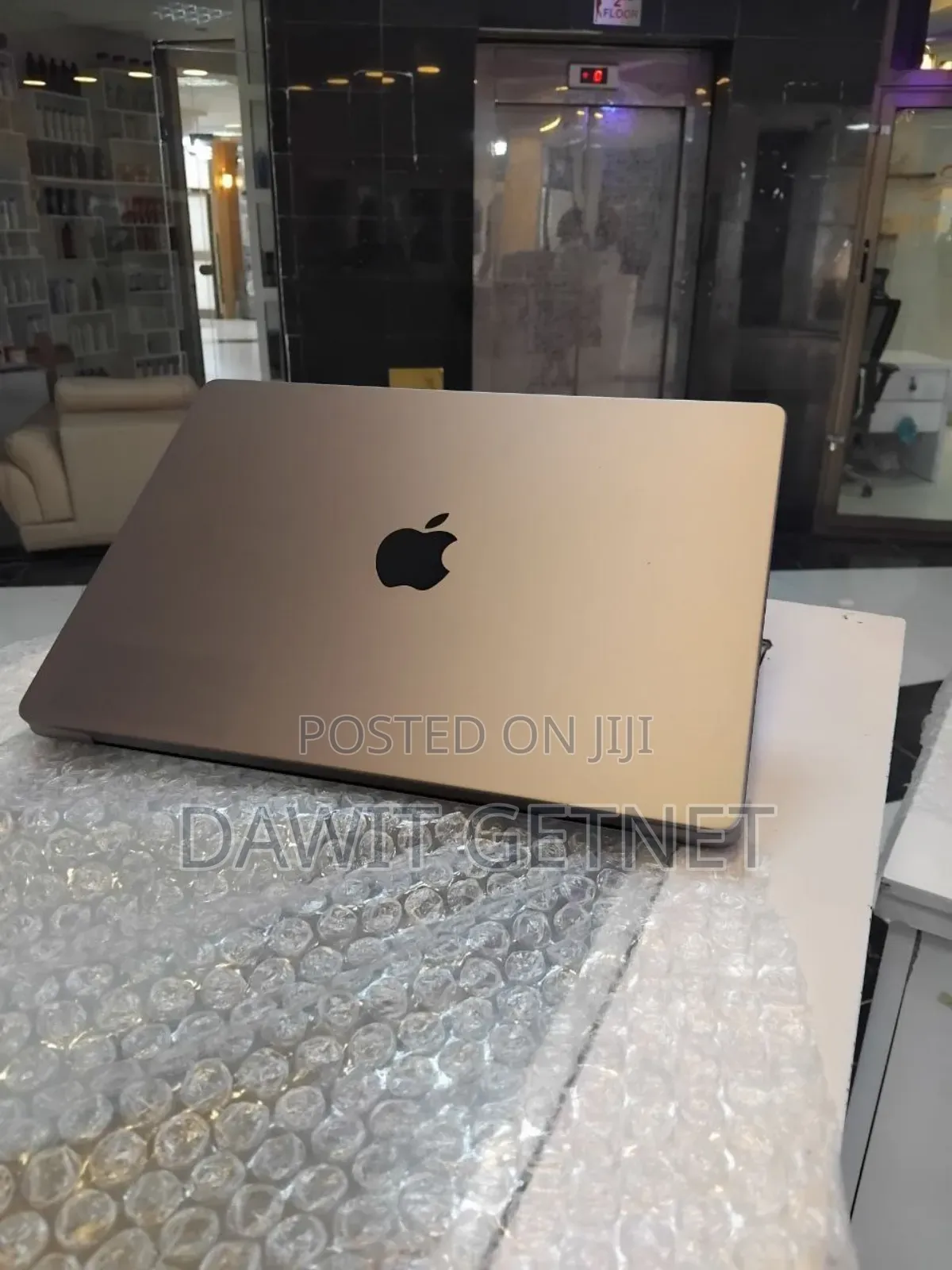 New Laptop Apple MacBook Pro M1 16GB Apple M1 Pro SSD 512GB