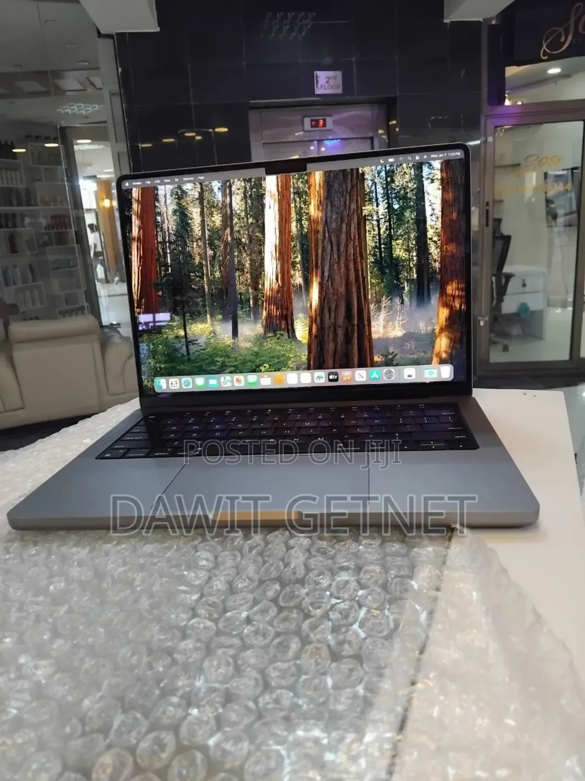 New Laptop Apple MacBook Pro M1 16GB Apple M1 Pro SSD 512GB