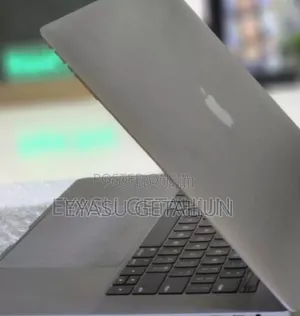 New Laptop Apple MacBook Pro 2017 16GB Intel Core i7 SSD 512GB