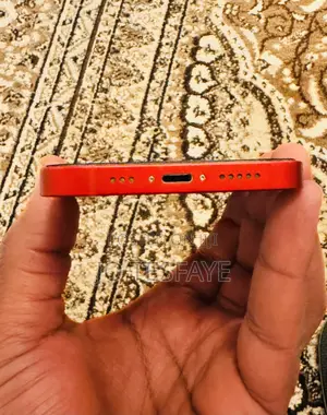 Apple iPhone 13 128 GB Red