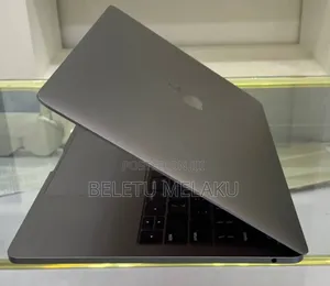 New Laptop Apple MacBook Pro 2017 16GB Intel Core I7 SSD 512GB