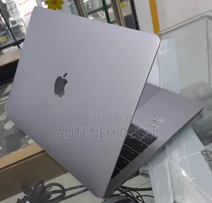 New Laptop Apple MacBook Pro 2017 8GB Intel Core I5 SSD 256GB