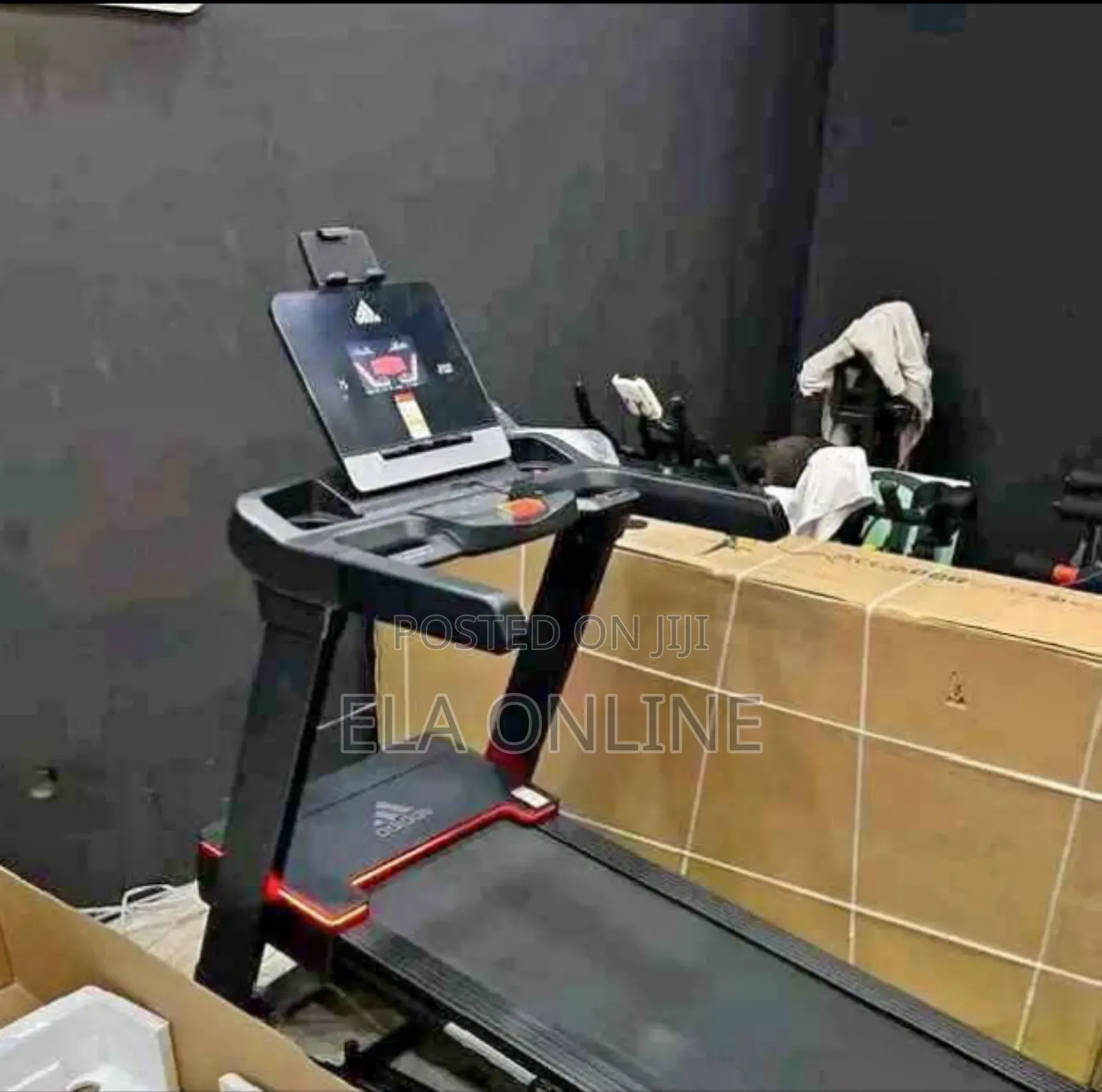 Adida + Reebok Home Running Fitness Machine Bole