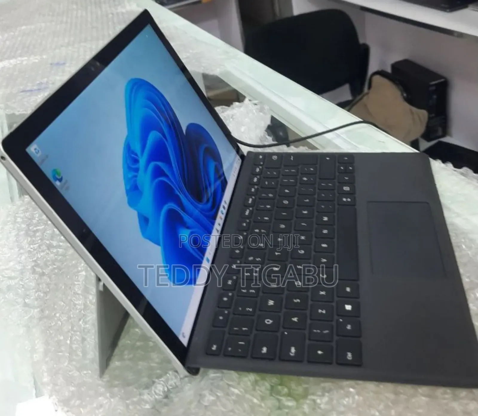 New Laptop Microsoft Surface Pro 4 8GB Intel Core I5 SSD 1T