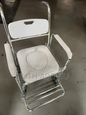 Commode Wheelchair仔在toilet Wheelchair仔的commode Wheelchair會在popo Chair
