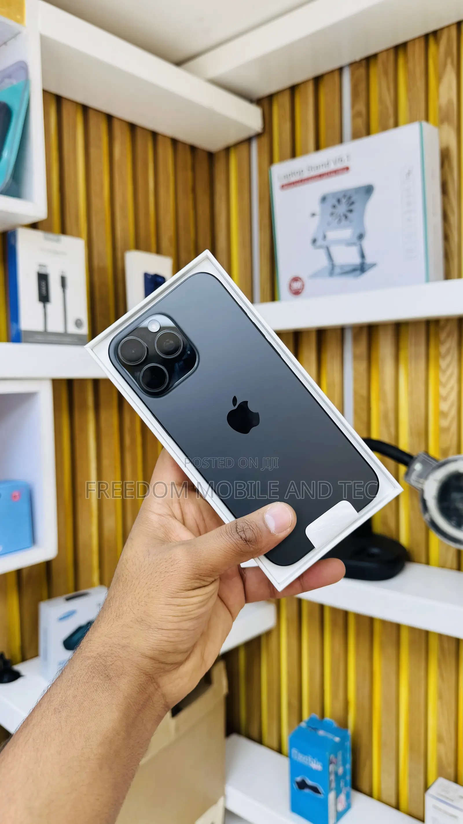 New Apple iPhone 16 Pro Max 1 TB Black