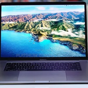 Photo - New Laptop Apple MacBook Pro 2017 16GB Intel Core I7 SSD 512GB