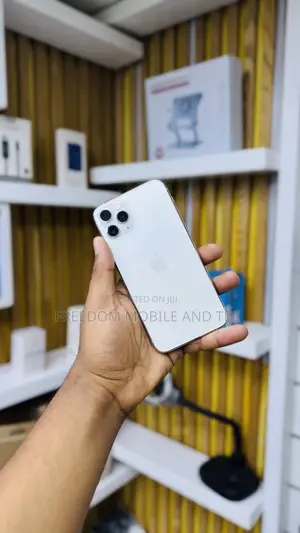 Photo - Apple iPhone 11 Pro 256 GB White