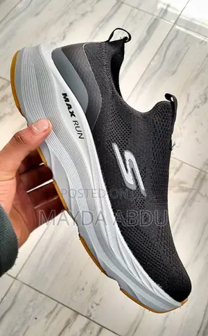 Photo - Skechers Max Run