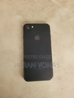 Photo - Apple iPhone 7 32 GB Black